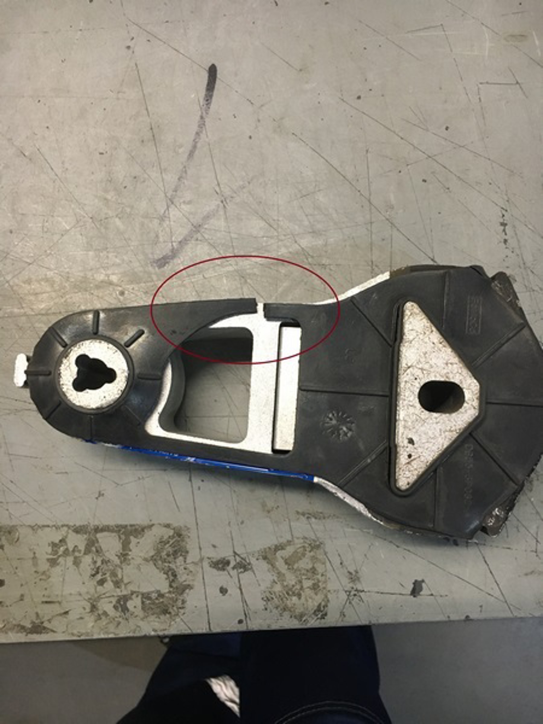 FORD DB5Z6068A - Подушка коробки передач (АКПП)