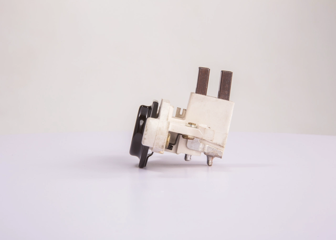 BOSCH 1 197 311 028 - Регулятор напряжения