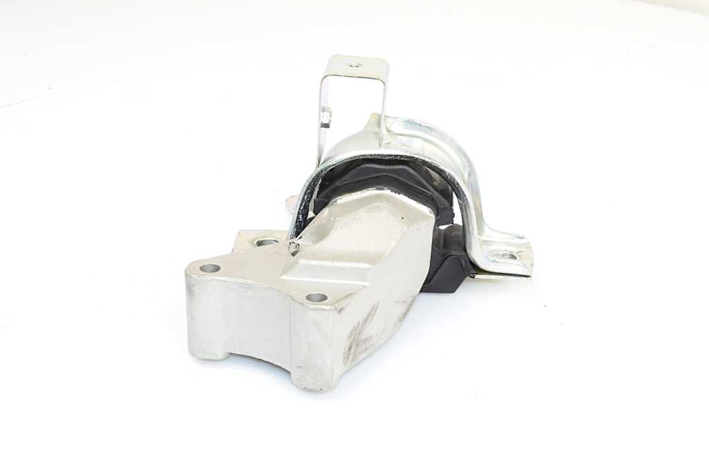 BSG BSG 25-700-017 - Подушка двигателя