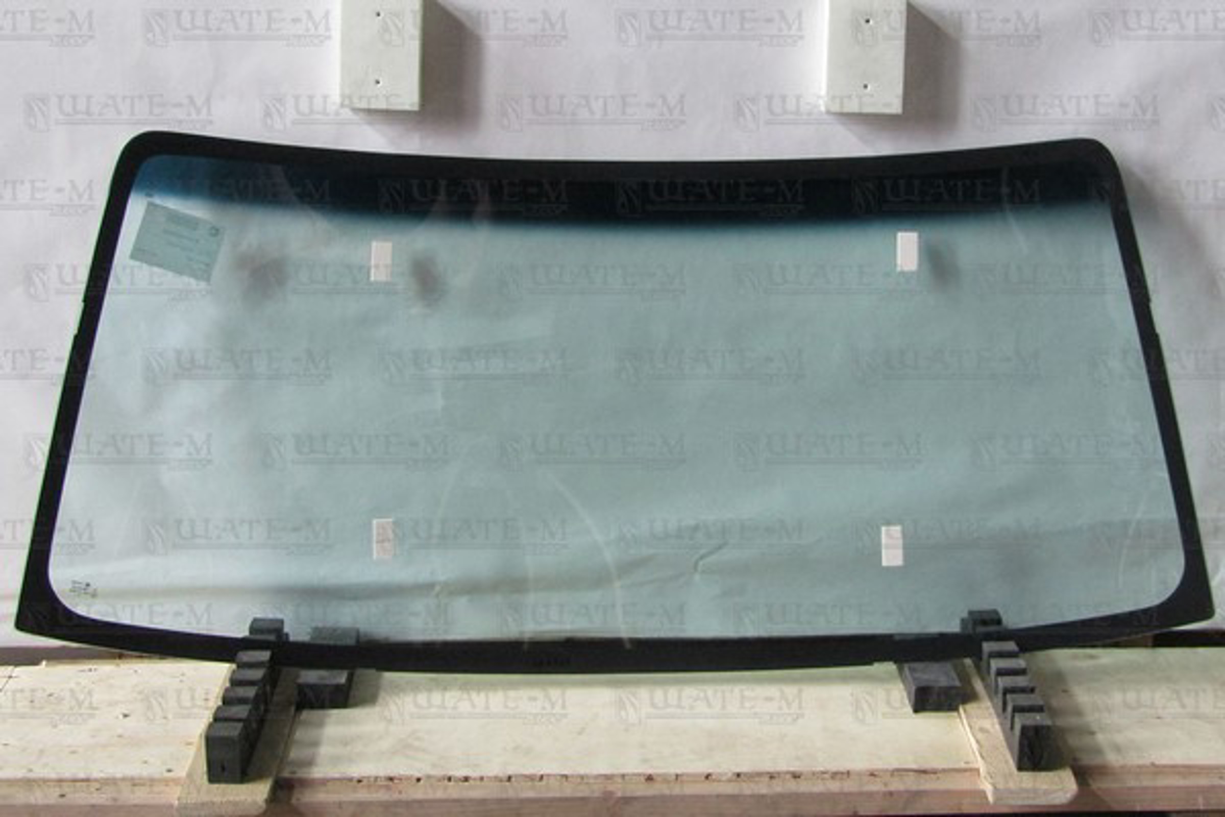 Стекло лобовое TOYOTA: LAND CRUISER (PRADO 90 SERIES) 96-02 (1500x685) зеленое, синяя полоса